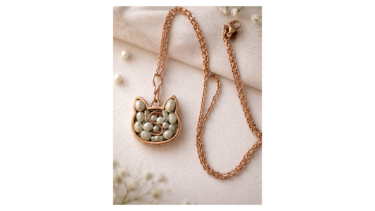 Necklace in cat shape with pearls