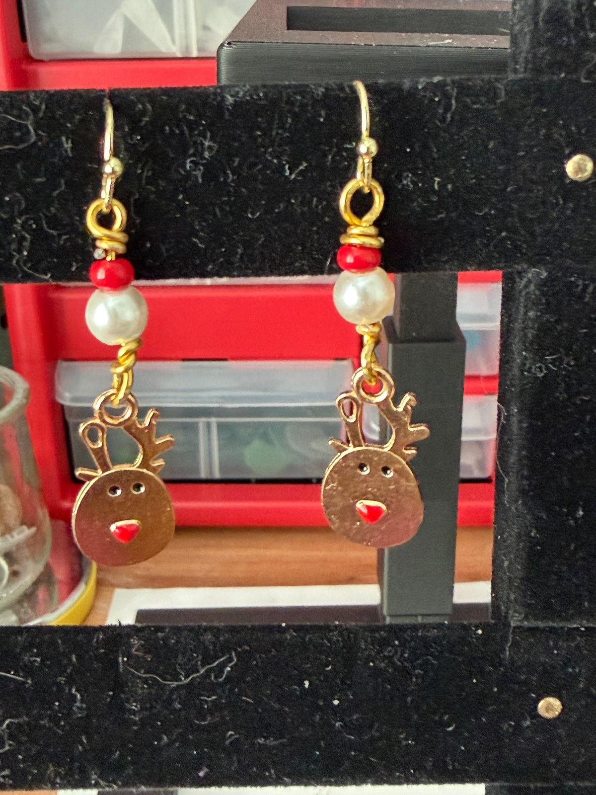 Christmas Red and Green Dangle Earrings, Sea Glass Style Holiday Jewelry, Gold Tone Handmade Earrings, Festive Christmas Gift for Her